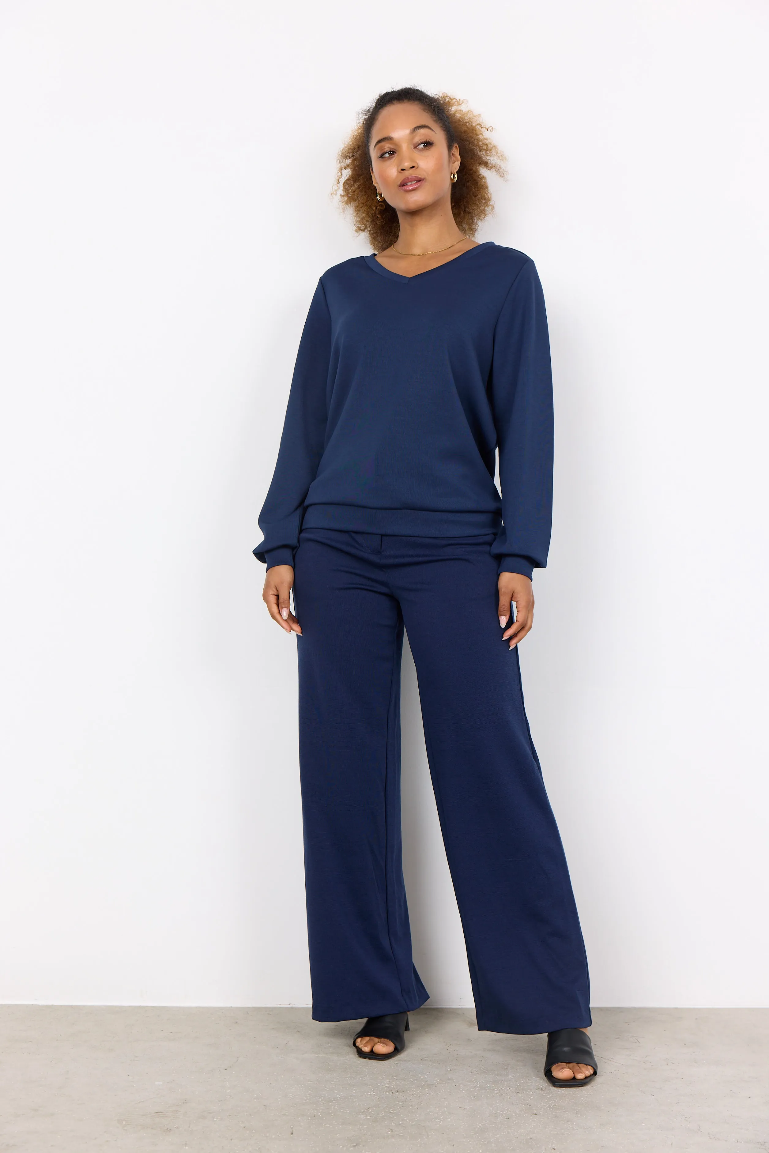 Banu 194 Sweatshirt - Blue