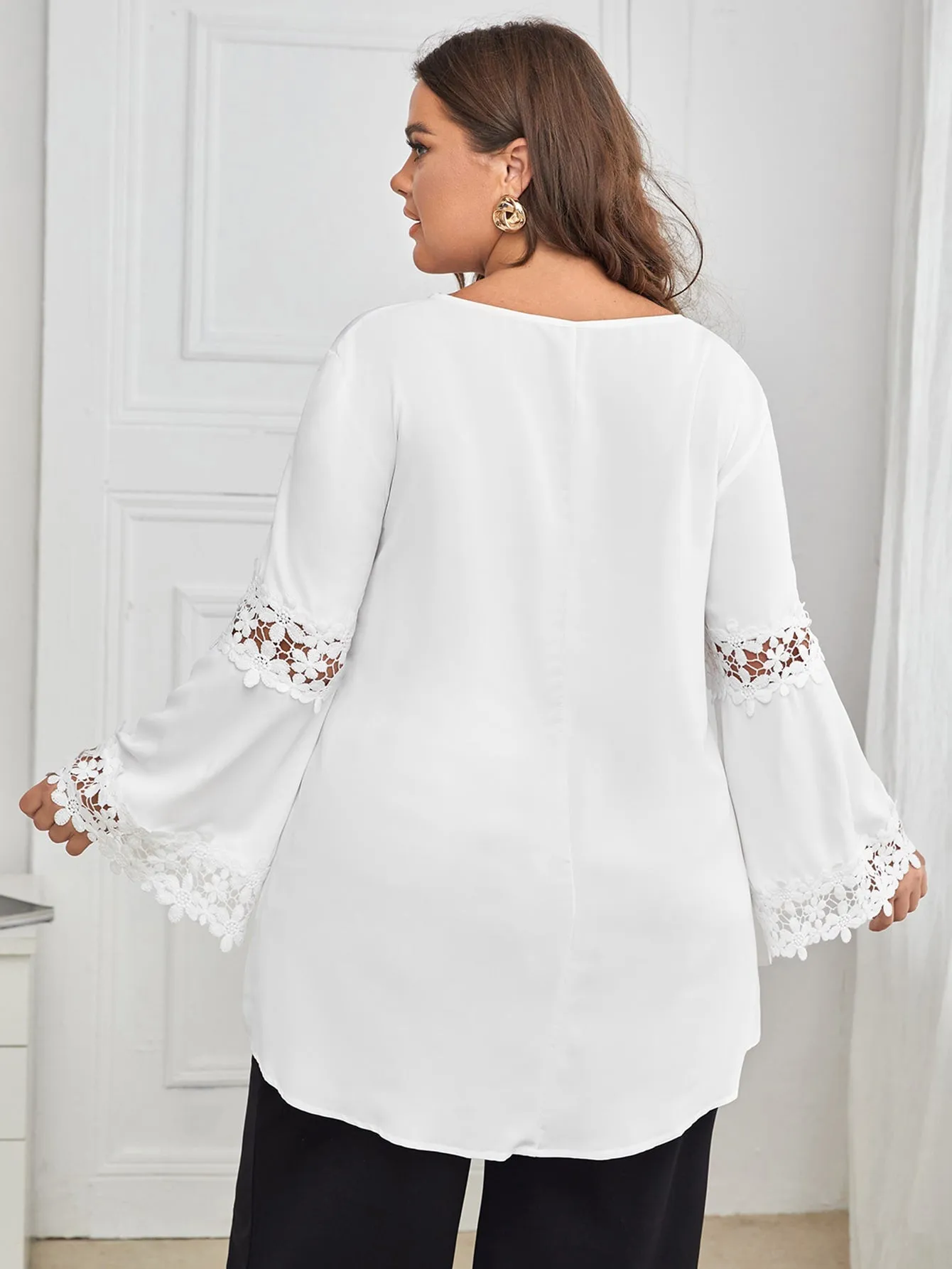 Plain Contrast Lace Long Sleeve Round Neck Long Plus Size Blouse