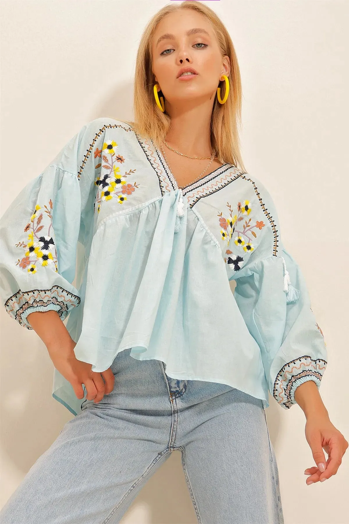 Trend Alaçatı Style Women's Blue V-Neck Balloon Sleeve Embroidered Blouse