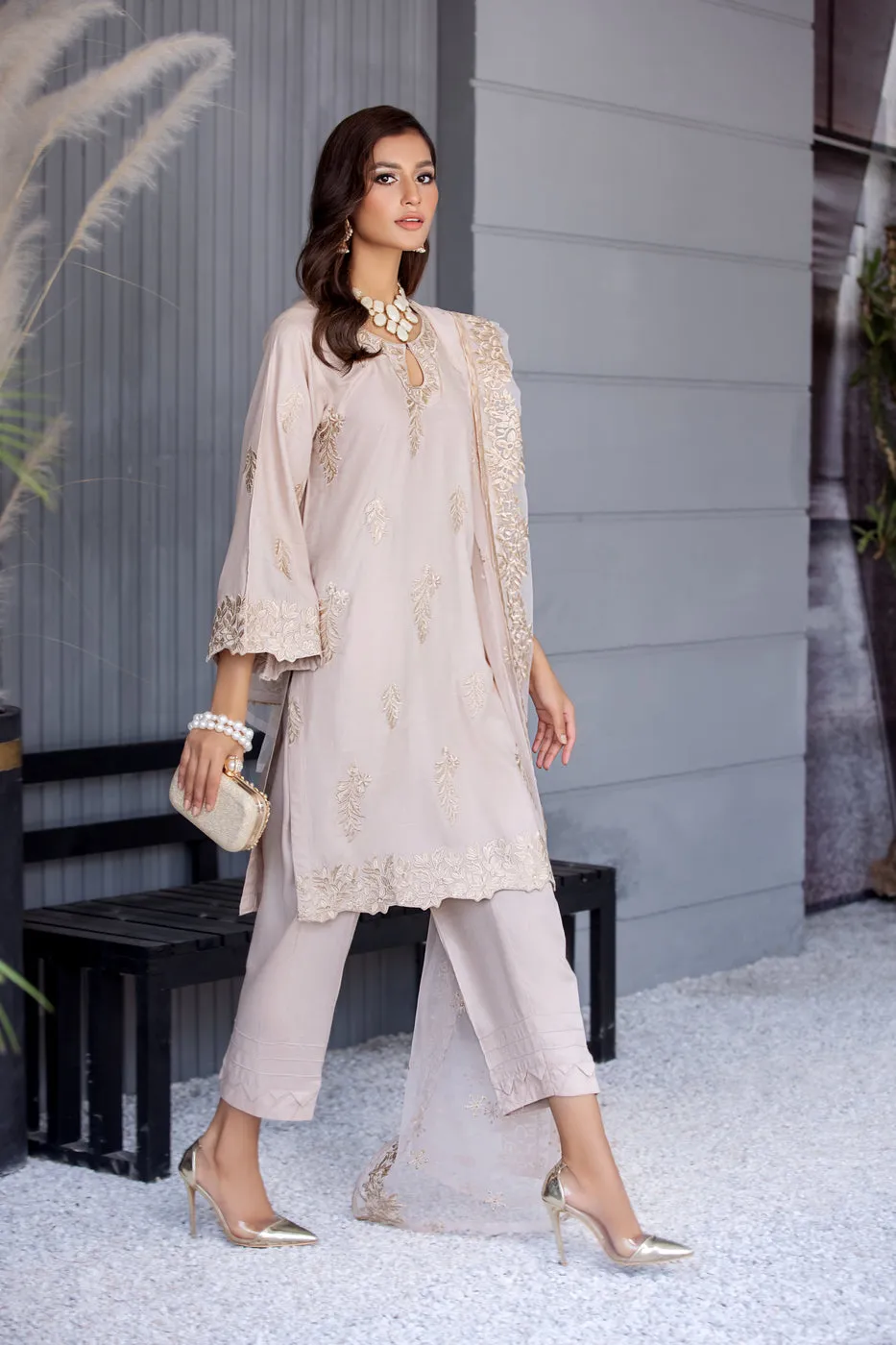 Winter Ready to Wear 3 Pcs Embroidered Dopatta Dress by Gulwarun 10