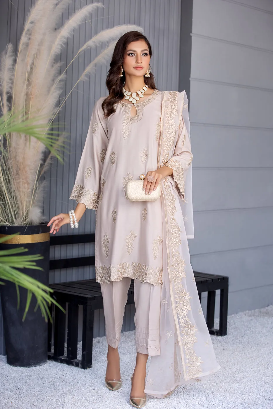 Winter Ready to Wear 3 Pcs Embroidered Dopatta Dress by Gulwarun 10