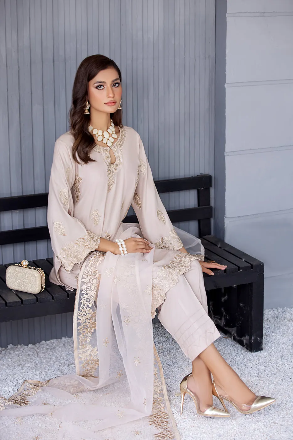 Winter Ready to Wear 3 Pcs Embroidered Dopatta Dress by Gulwarun 10